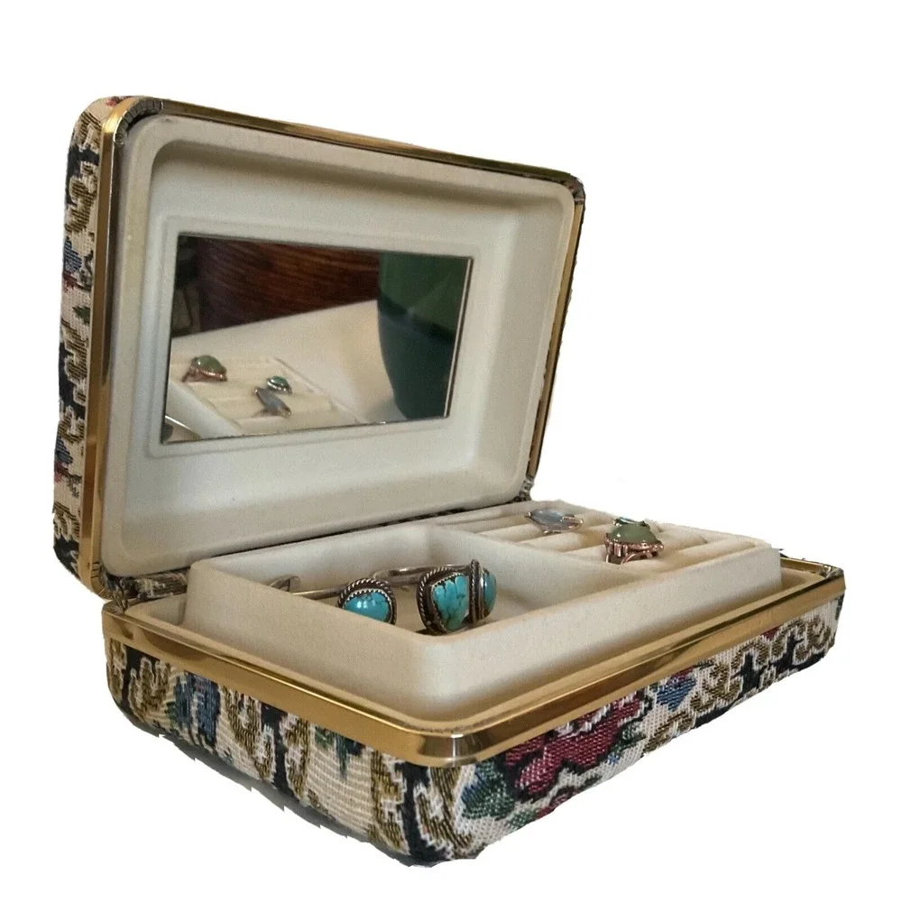 Vintage Travel‎ Jewelry Organizer Embroidered Floral Clamshell Cottage Core